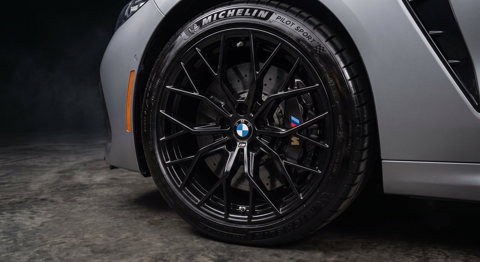 Detailed wheel, brake caliper and tire